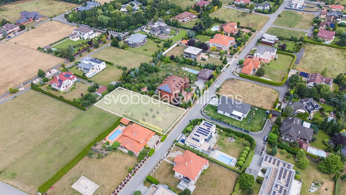 Prodej stavebního pozemku 2027 m²